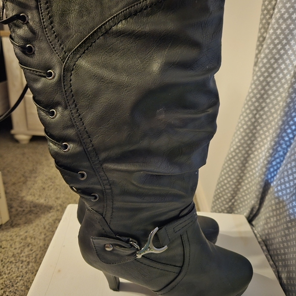 Knee high black boots - Picture 5 of 8